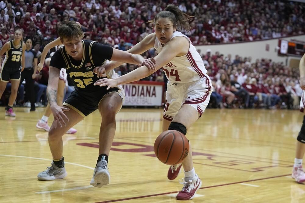 Mackenzie Holmes - AP FILE.jpg